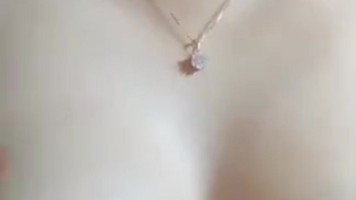 Mbak Azura Peras Susu Live Bling2