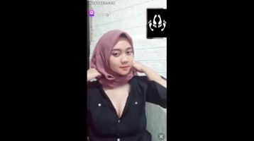 VCS Berbayar Sherly Jilbab Hitam Melet Sange Pamer Susu