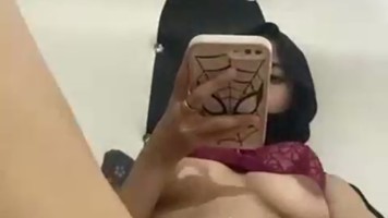 Cewek Hijab Malay Ngocok Terangsang Lihat Bokep