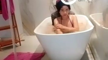 Tante Silvi Lagi Ngerjain Ojol