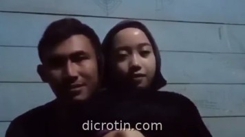 Putri Cewek Jilbab Yang Suka Nenenin Jamet