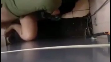 Udah Kebelet Ewe Istri Tetangga Kos Jilbab Di Wc