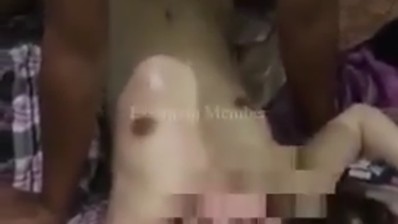 Istri Dientot Tukang Pijat Suaminya Nonton
